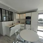 Superbe Climatise Proche Plages, Grande Terrasse Et Parking Prive Apartmán
